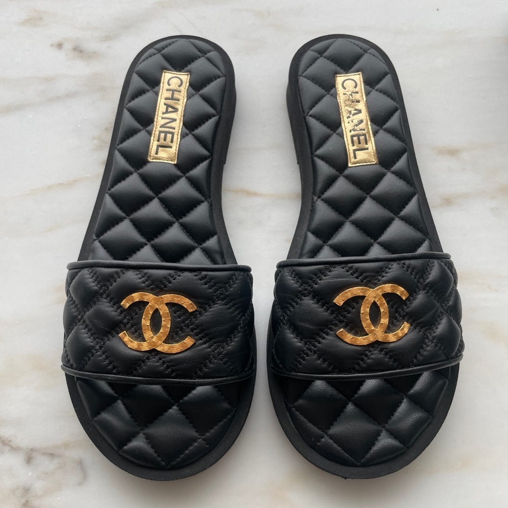 Chanel Padded Slide Mule Sandal 2023 Black Quilted Gold CC Rubber sole Sz 38.5